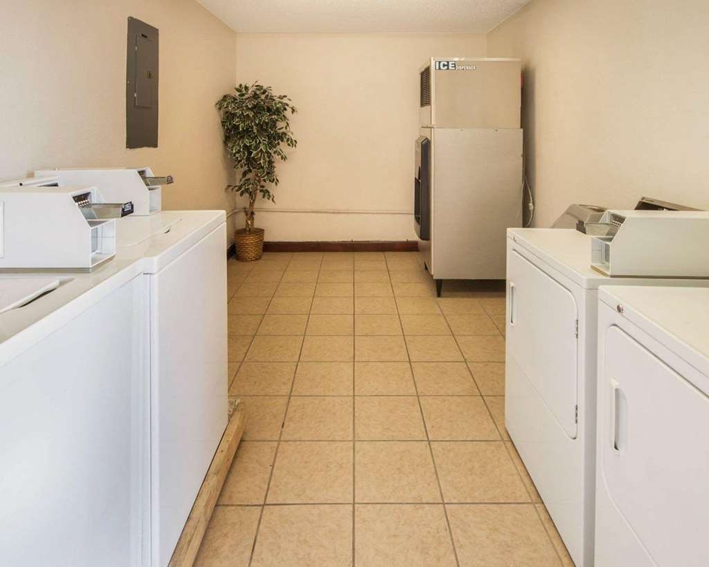 Econo Lodge Inn & Suites - thumb 17