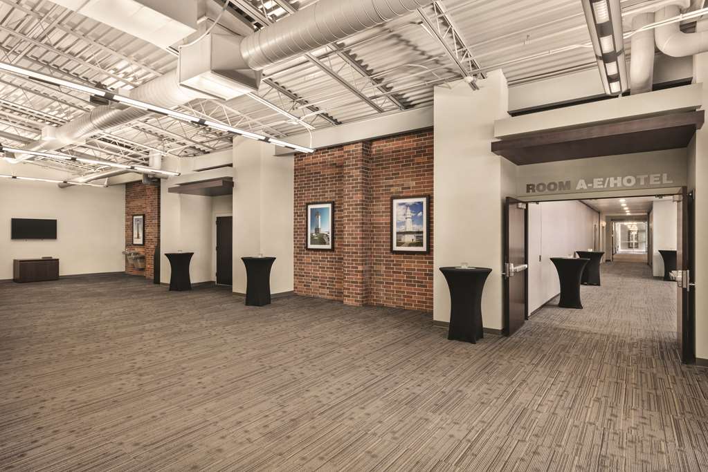 Radisson Hotel & Conference Center - thumb 8