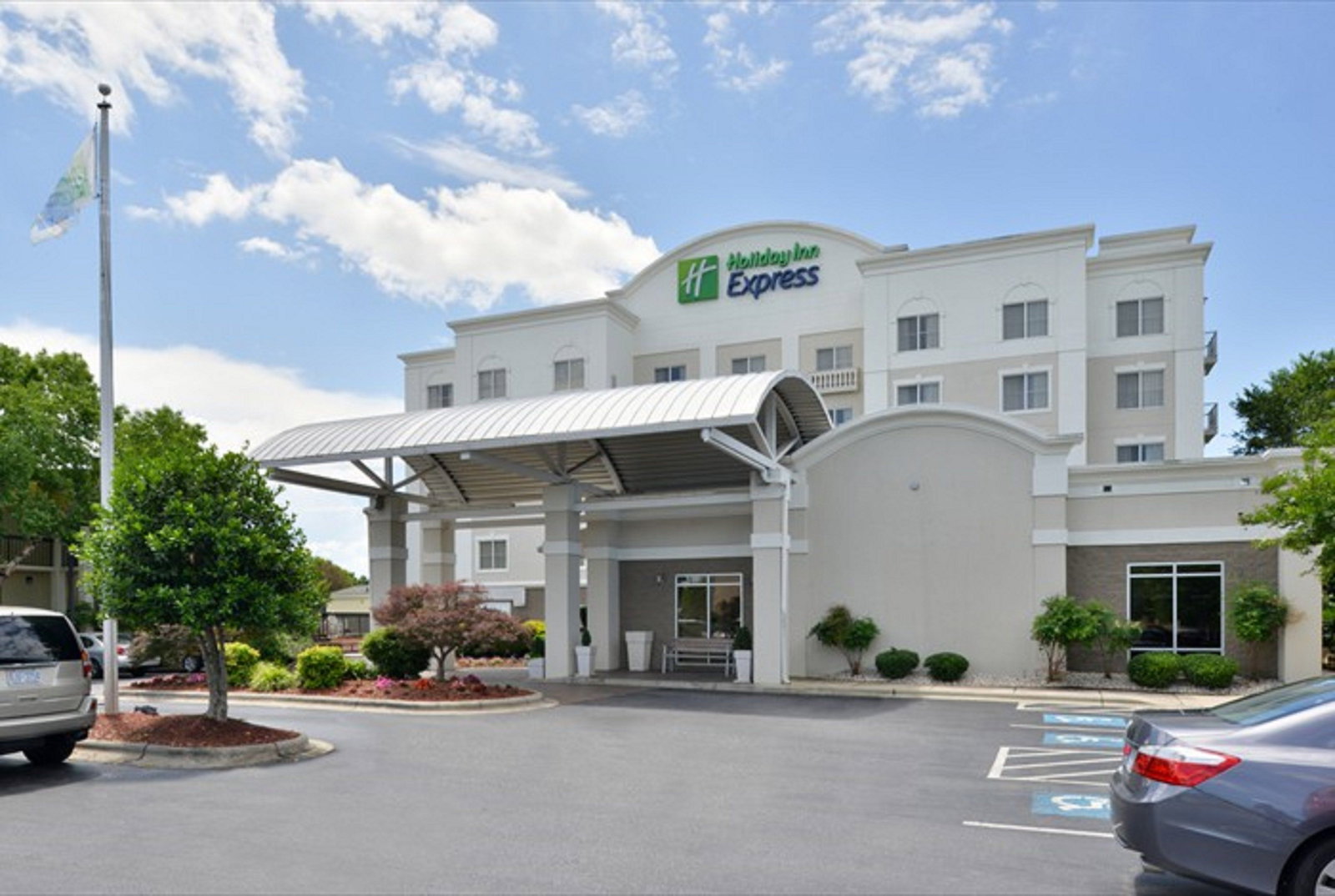 Holiday Inn Express Hotel & Suites - thumb 1