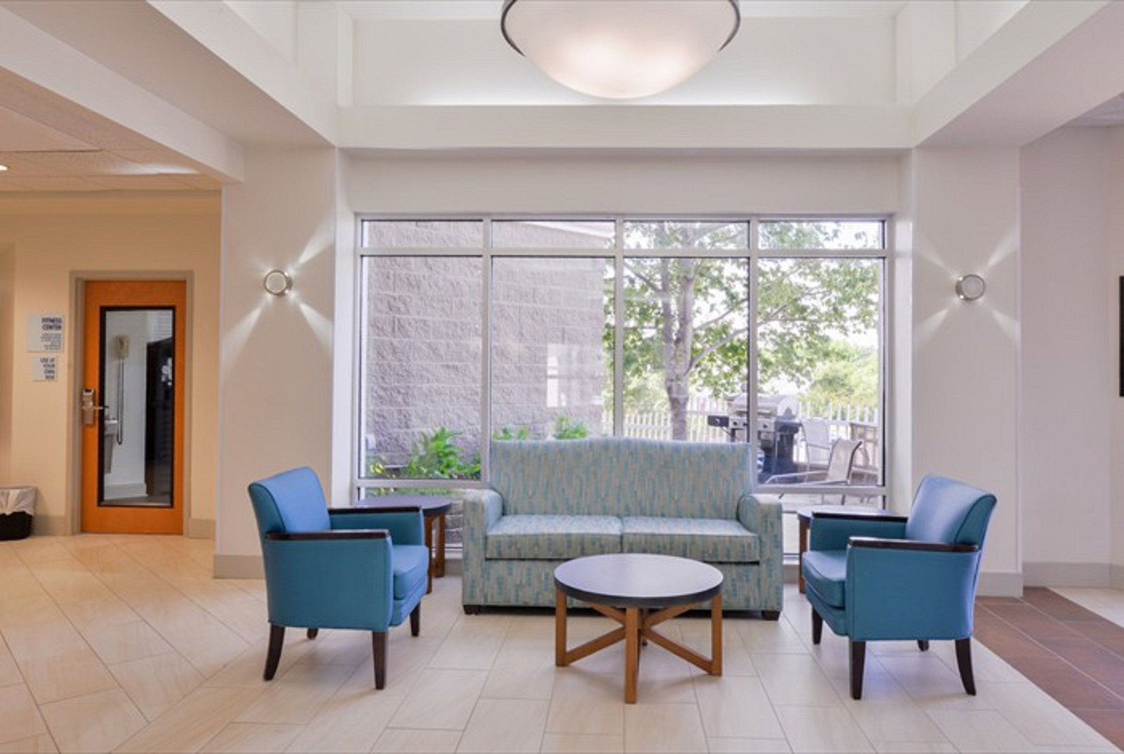 Holiday Inn Express Hotel & Suites - thumb 5