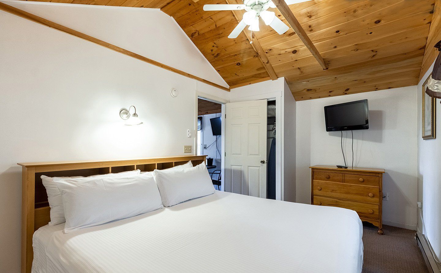 Half Moon Motel & Cottages - thumb 6