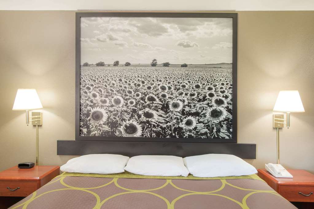 Super 8 Iola KS - thumb 12