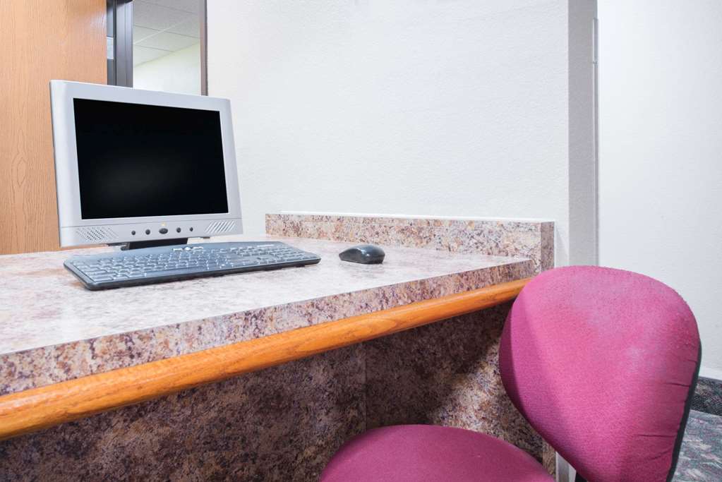 Super 8 Iola KS - thumb 14