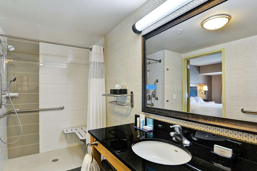 Hampton Inn & Stes Crabtree Valley - thumb 6