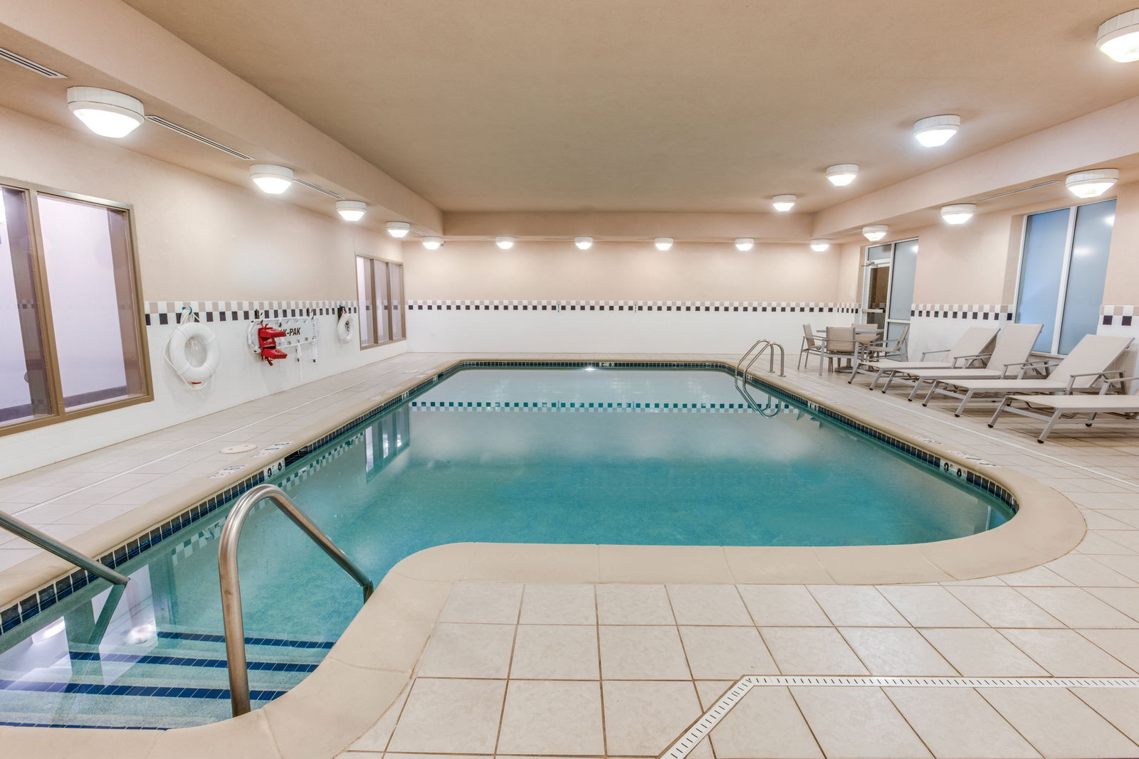 Holiday Inn Express Hotel & Suites - thumb 7