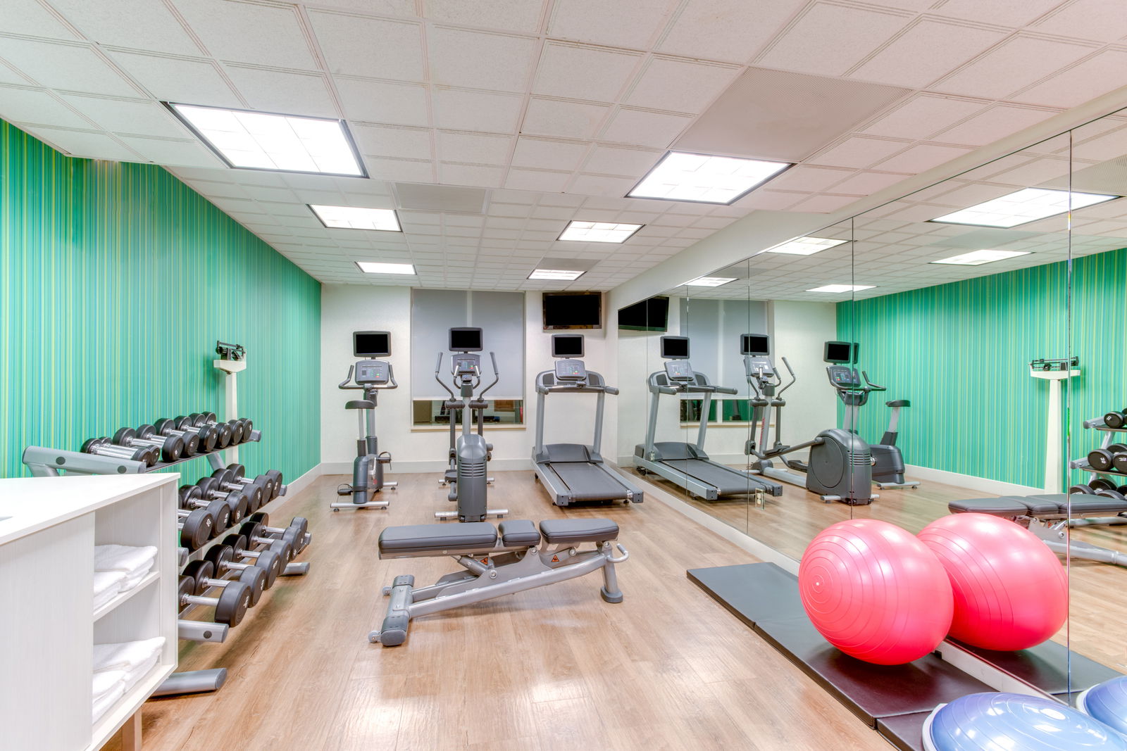 Holiday Inn Express Hotel & Suites - thumb 15