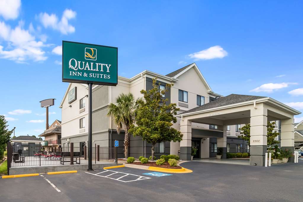 Quality Inn & Suites Augusta - thumb 1