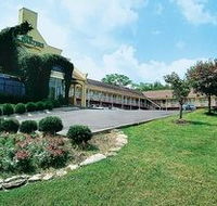 Antioch Quarters Inn  Suites - Students Accommodation