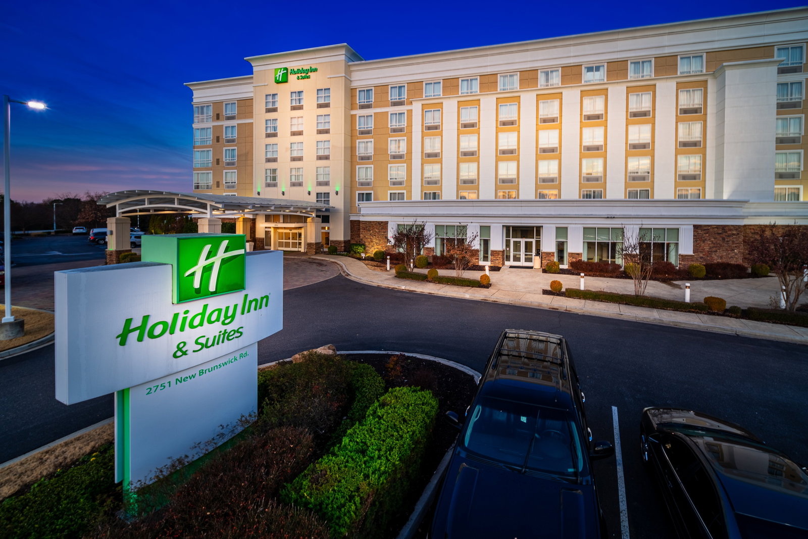 Holiday Inn Hotel & Suites - thumb 1