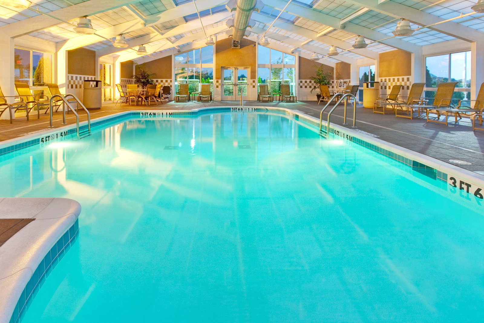 Holiday Inn Hotel & Suites - thumb 8