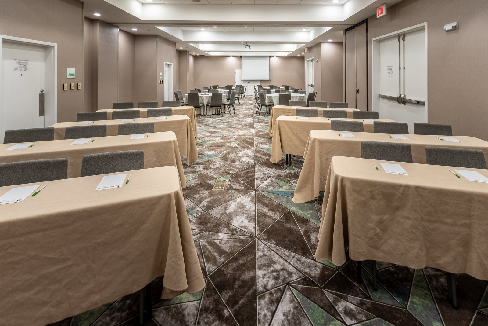 Holiday Inn Hotel & Suites - thumb 10