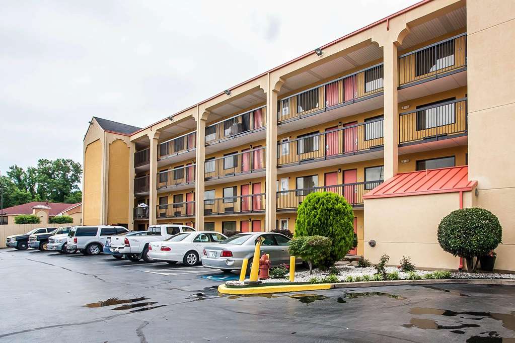 Econo Lodge Inn & Suites - thumb 2