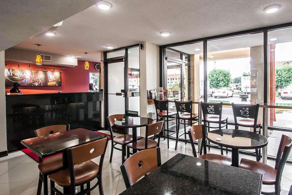 Econo Lodge Inn & Suites - thumb 3