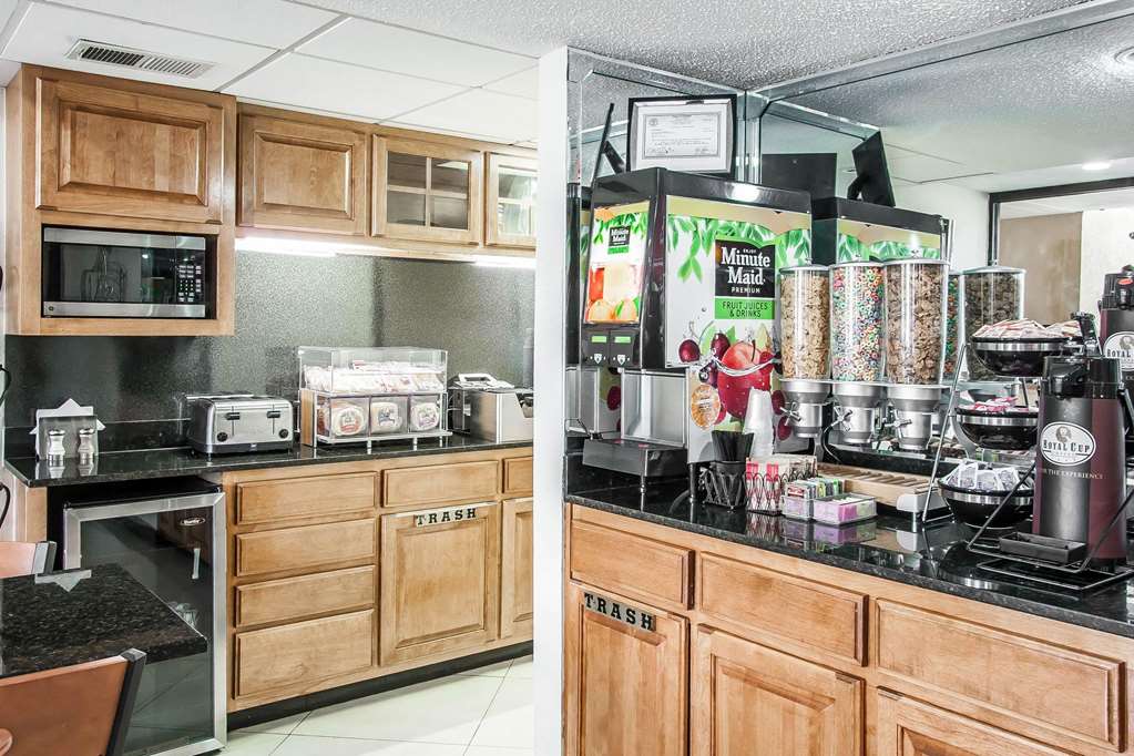Econo Lodge Inn & Suites - thumb 7