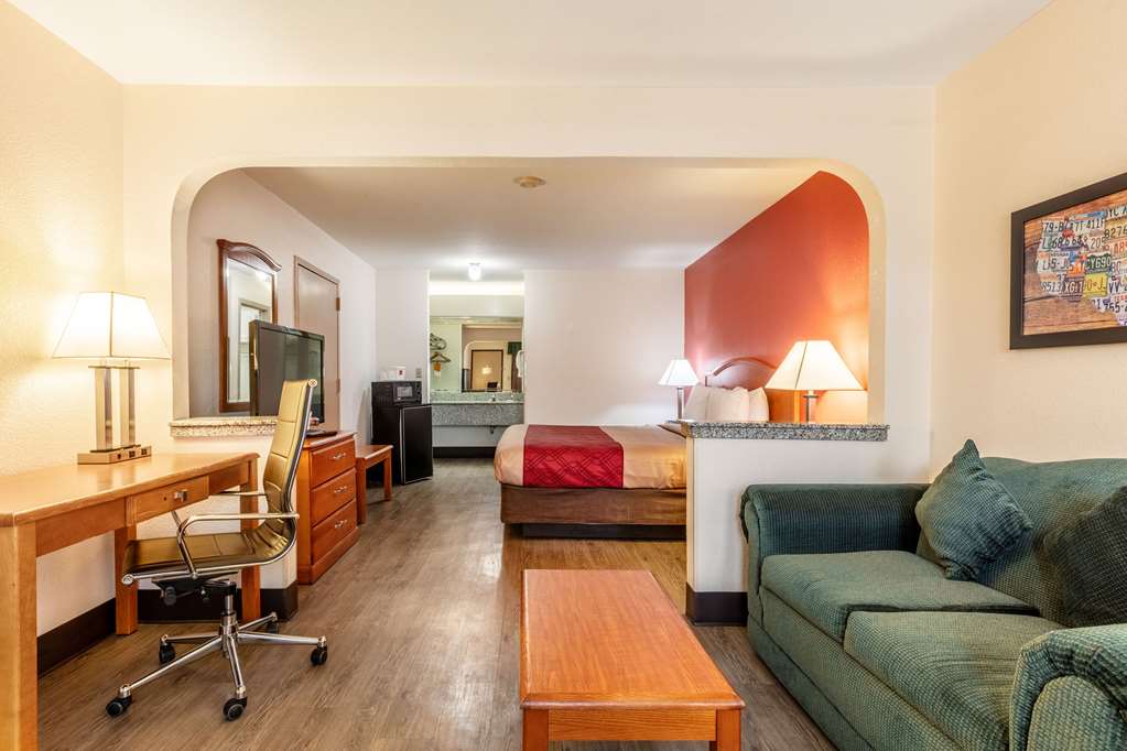 Econo Lodge Inn & Suites - thumb 14