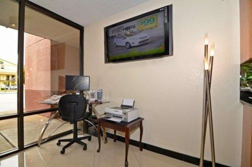 Econo Lodge Inn & Suites - thumb 17