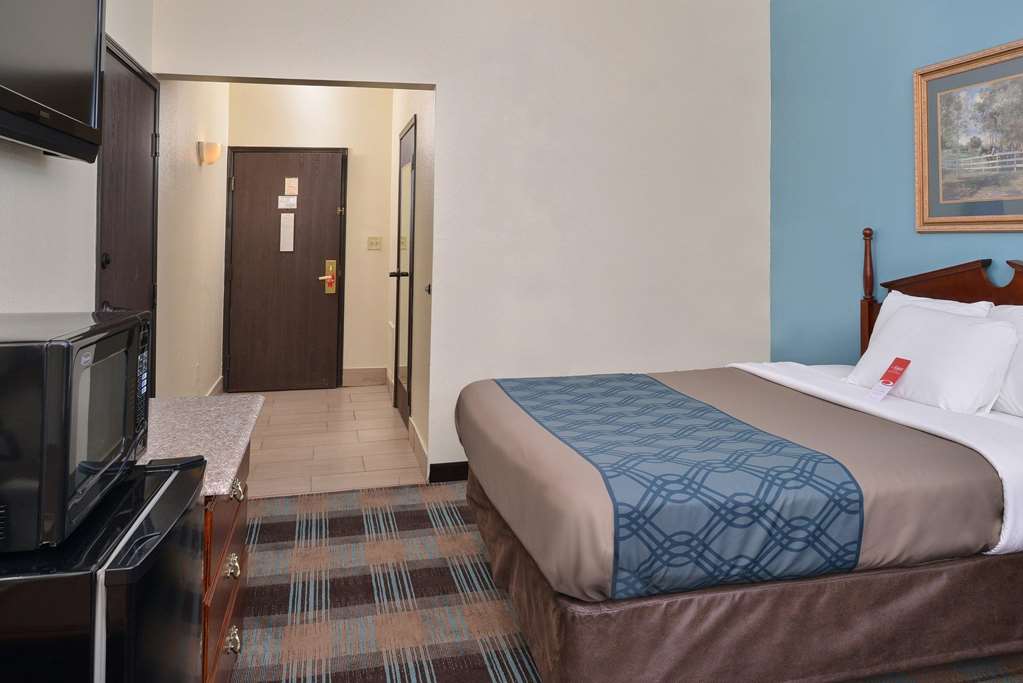 Econo Lodge Inn & Suites - thumb 6
