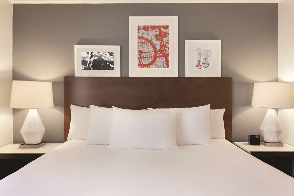 Radisson Dallas North Addison - thumb 5