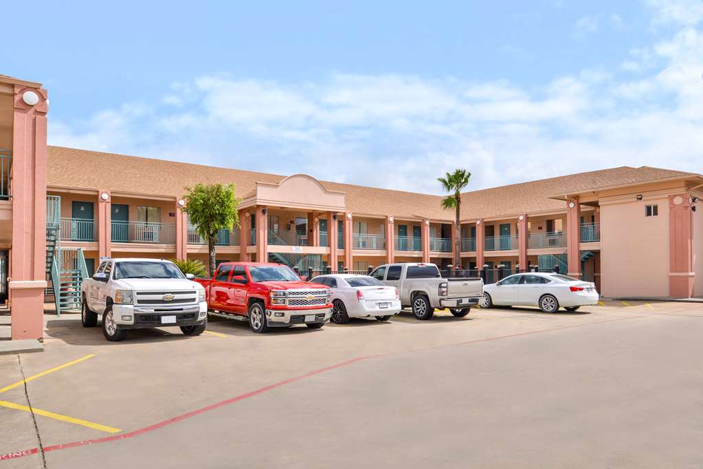 Americas Best Value Inn Clute Lake Jacks - thumb 3