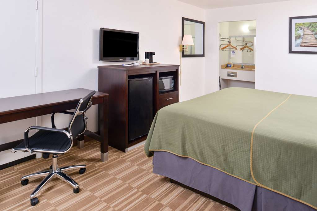 Americas Best Value Inn Clute Lake Jacks - thumb 9