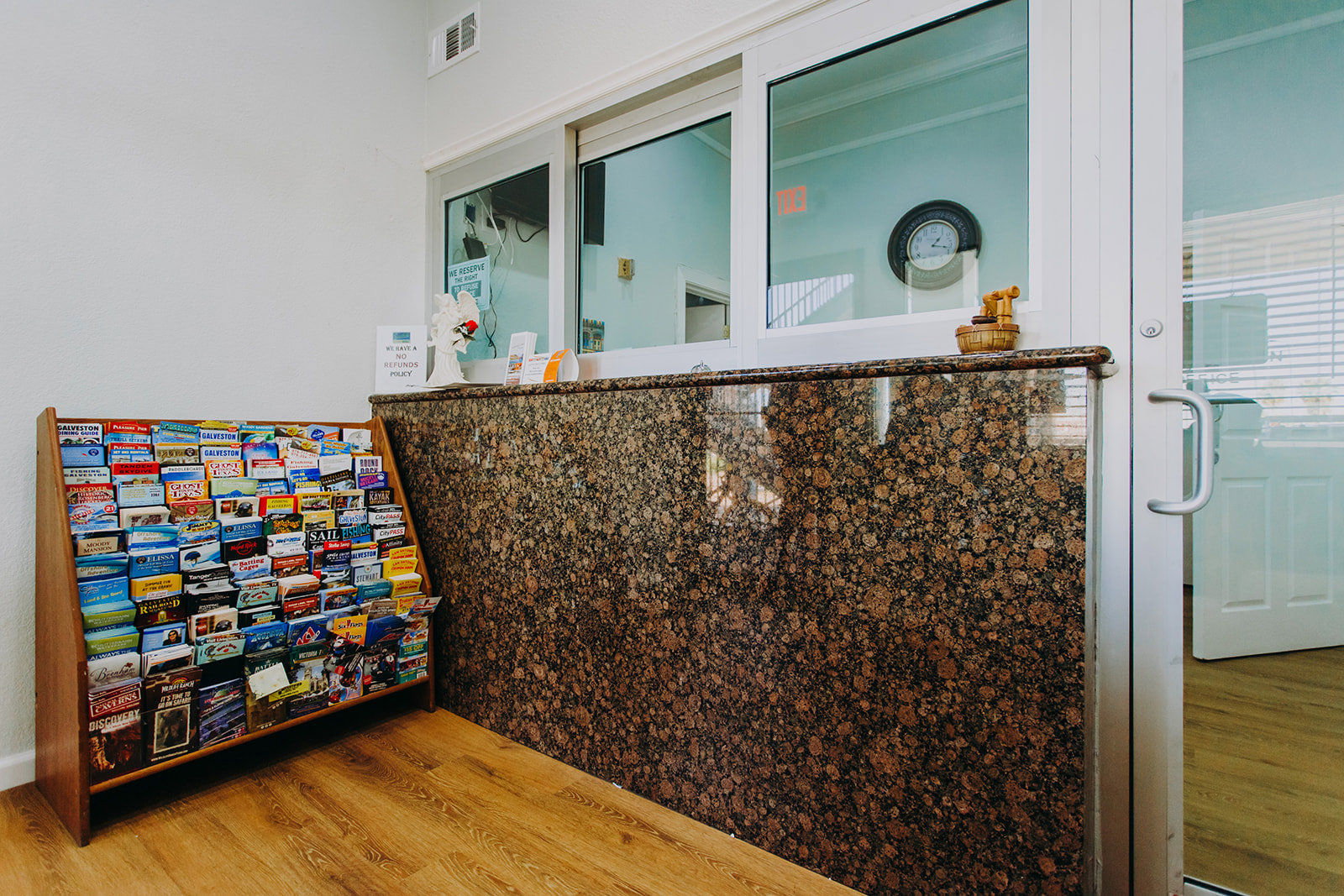 Scottish Inn & Suites - thumb 5