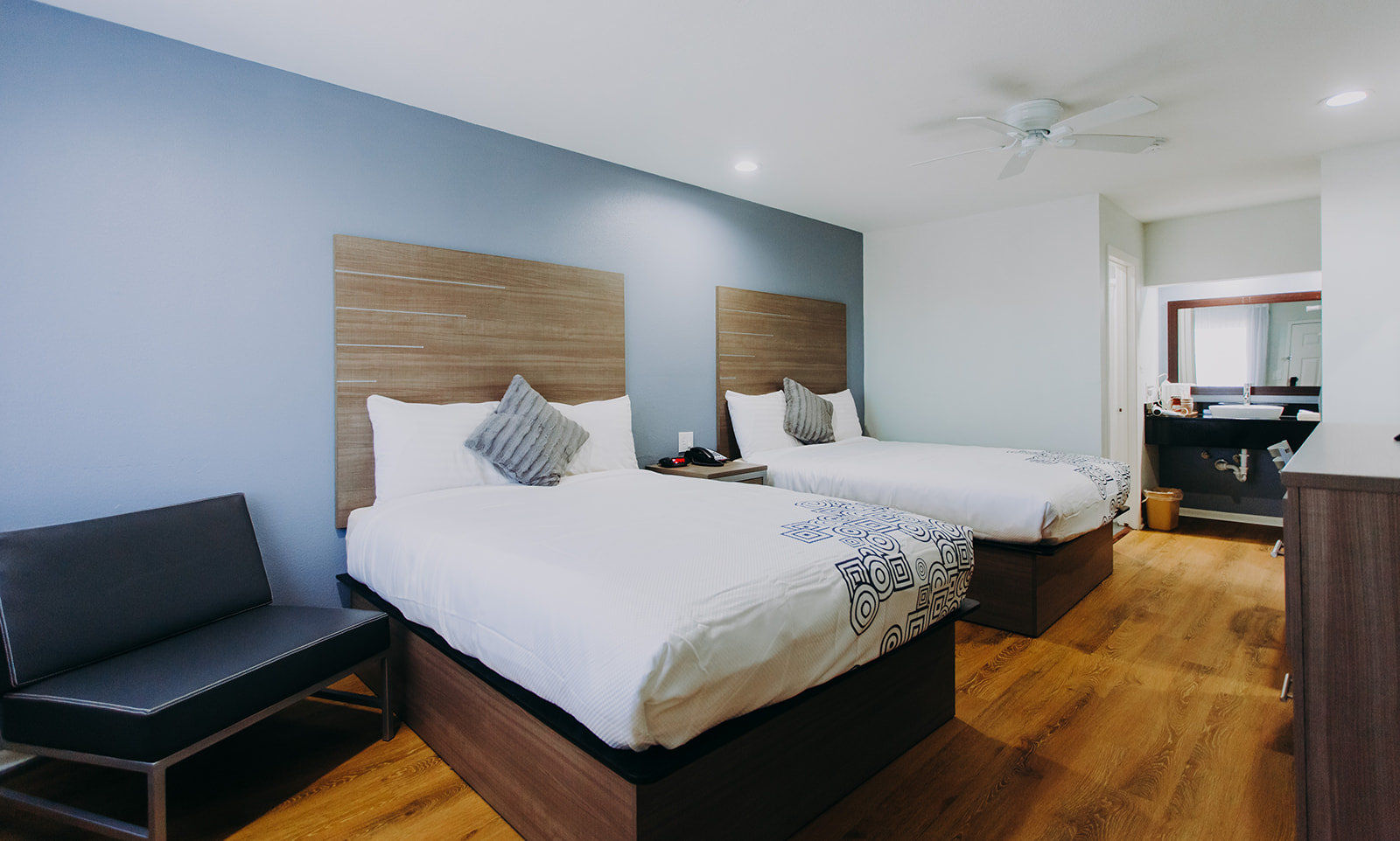 Scottish Inn & Suites - thumb 6