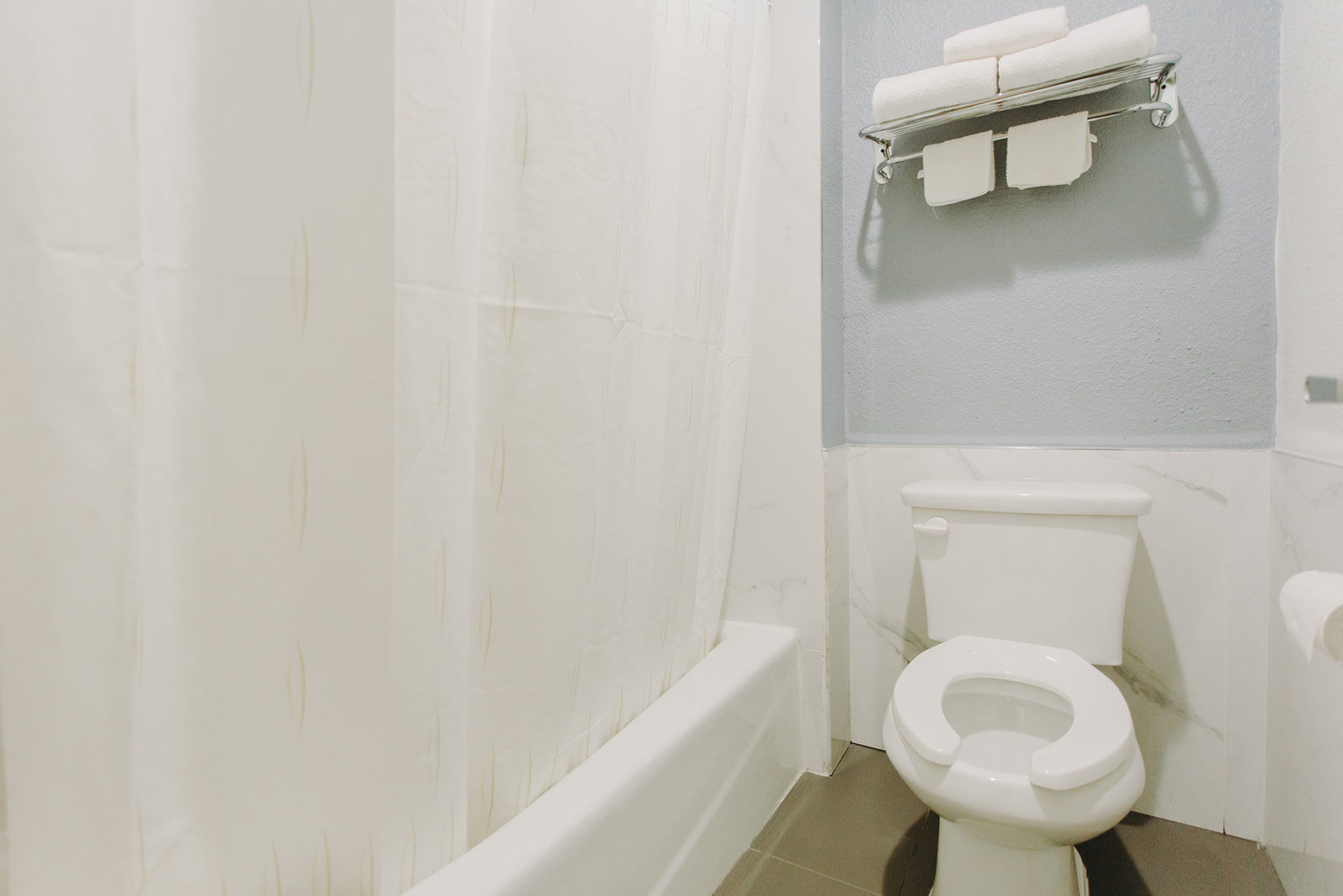 Scottish Inn & Suites - thumb 9