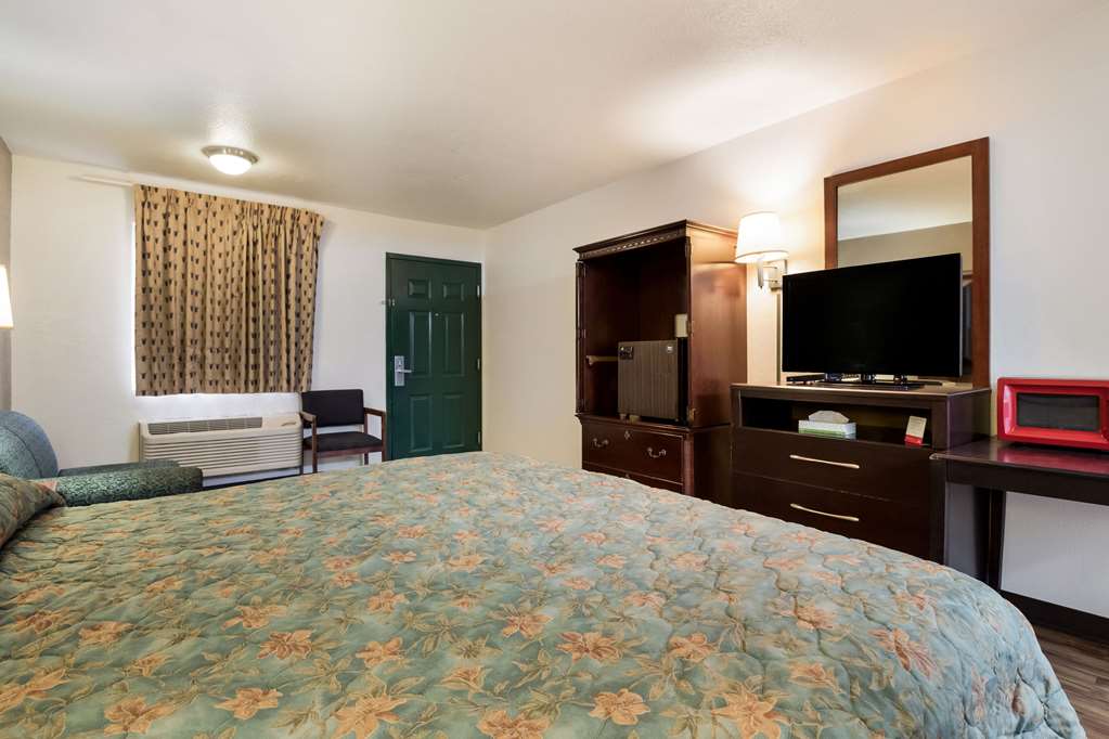 Econo Lodge - thumb 11