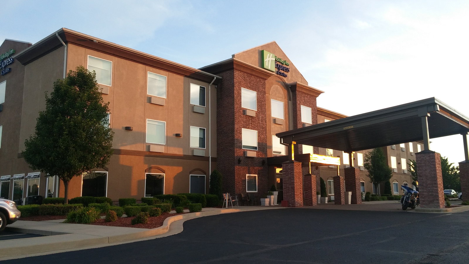 Holiday Inn Express Hotel & Suites - thumb 1