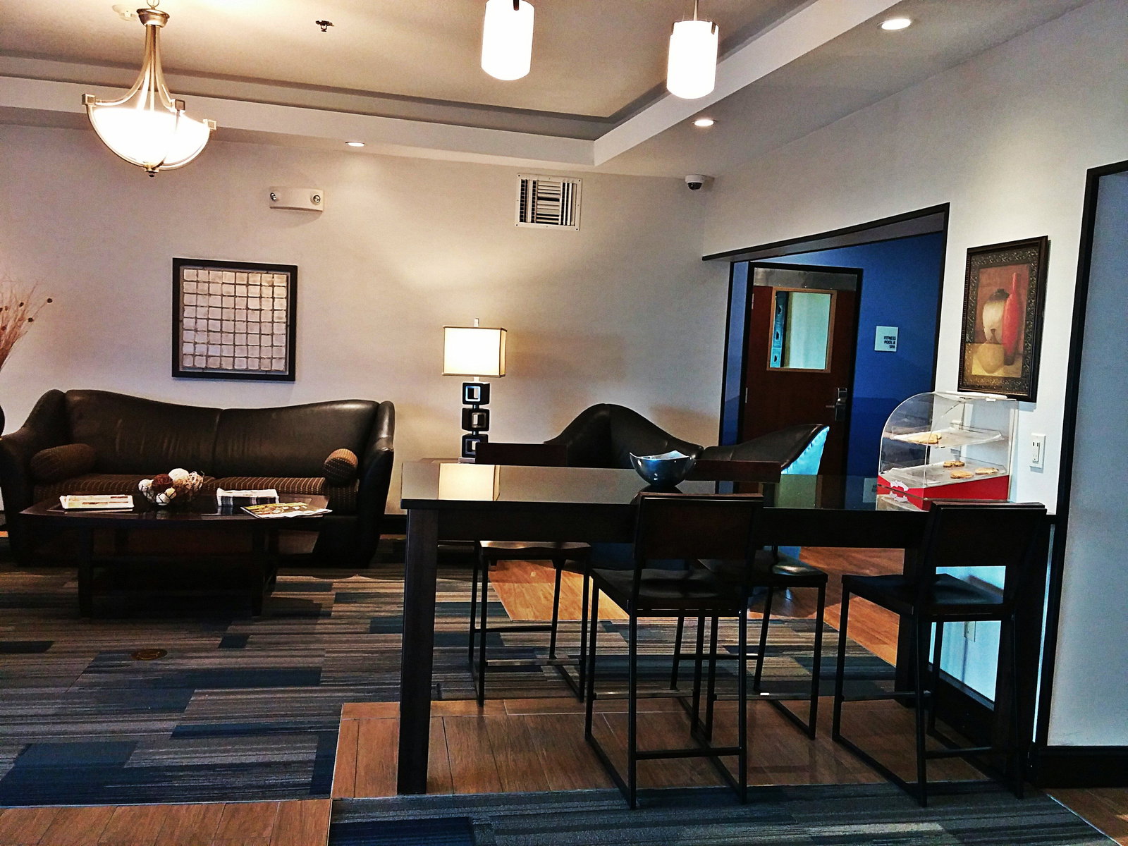 Holiday Inn Express Hotel & Suites - thumb 3