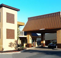 Magnuson Hotel Red Baron - Students Accommodation