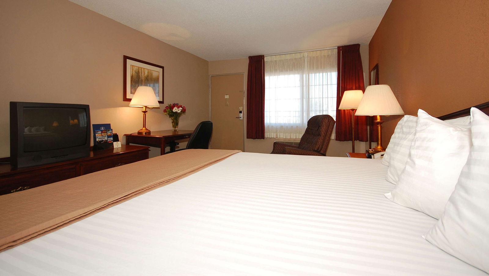 Magnuson Hotel Red Baron - thumb 6