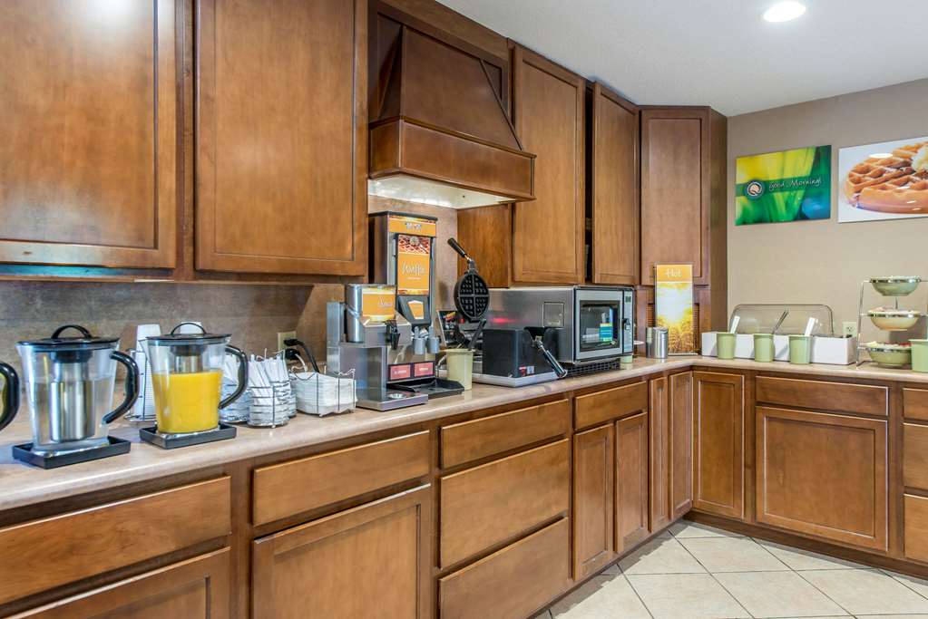 Quality Inn Hotel - thumb 12