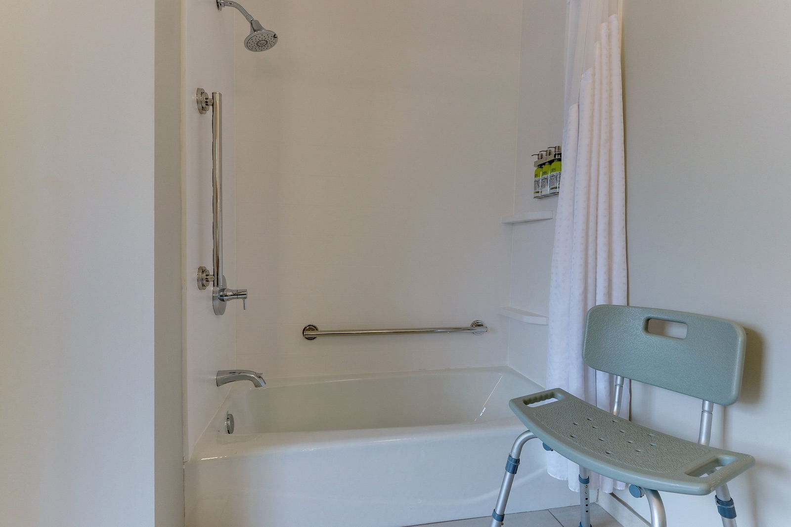 Holiday Inn Express & Suites - thumb 7