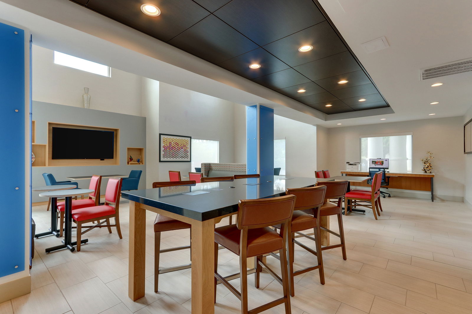 Holiday Inn Express & Suites - thumb 11