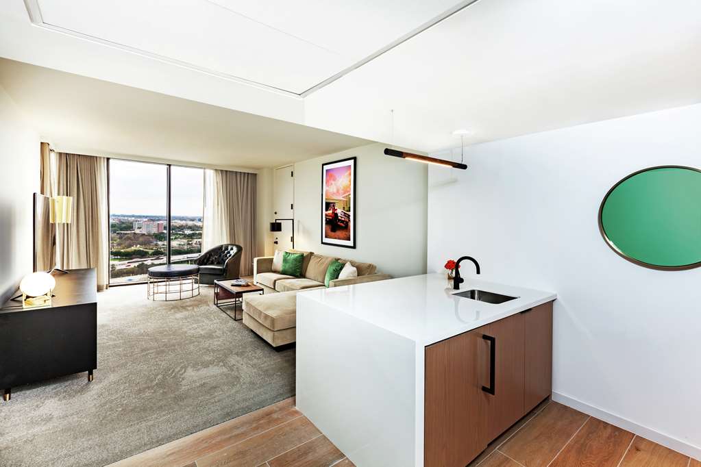 C Baldwin Curio Hilton Houston Downtown - thumb 16