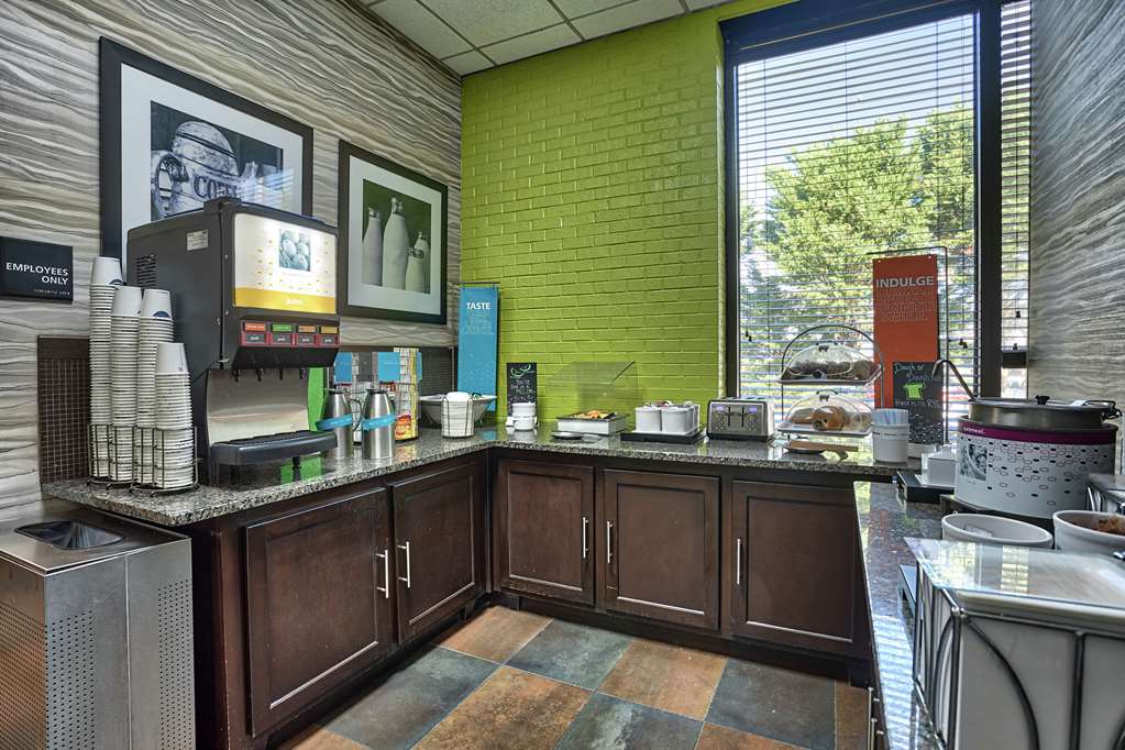 Hampton Inn Norfolk-Naval Base - thumb 11