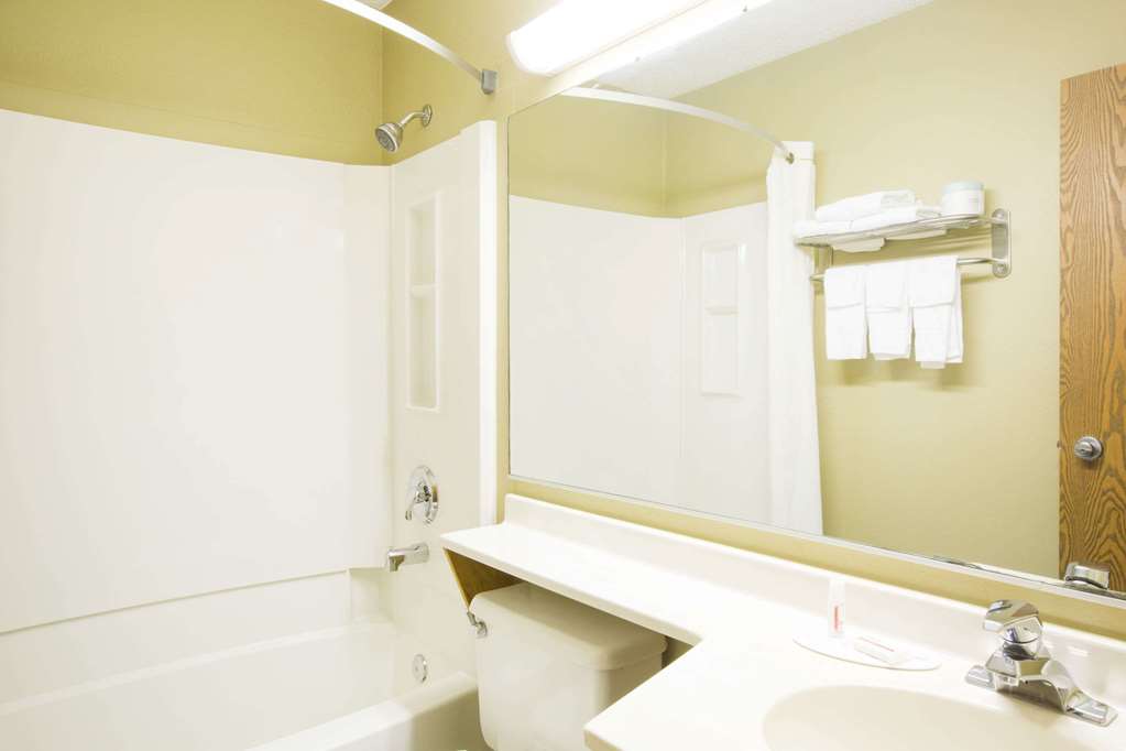 Super 8 Beckley - thumb 3