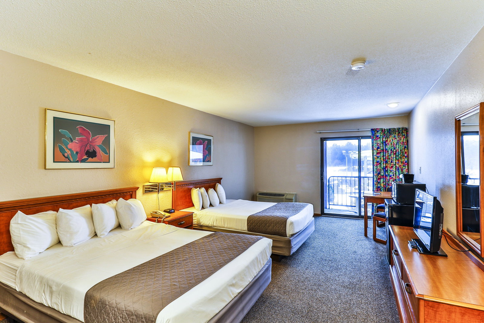 Polynesian Hotel & Waterpark Resort - thumb 3