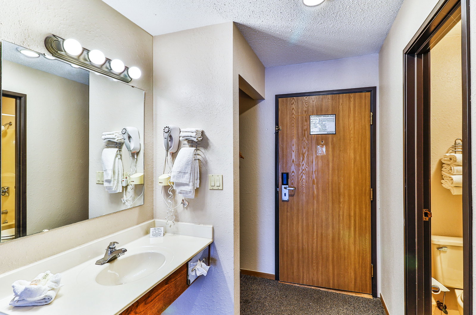 Polynesian Hotel & Waterpark Resort - thumb 5