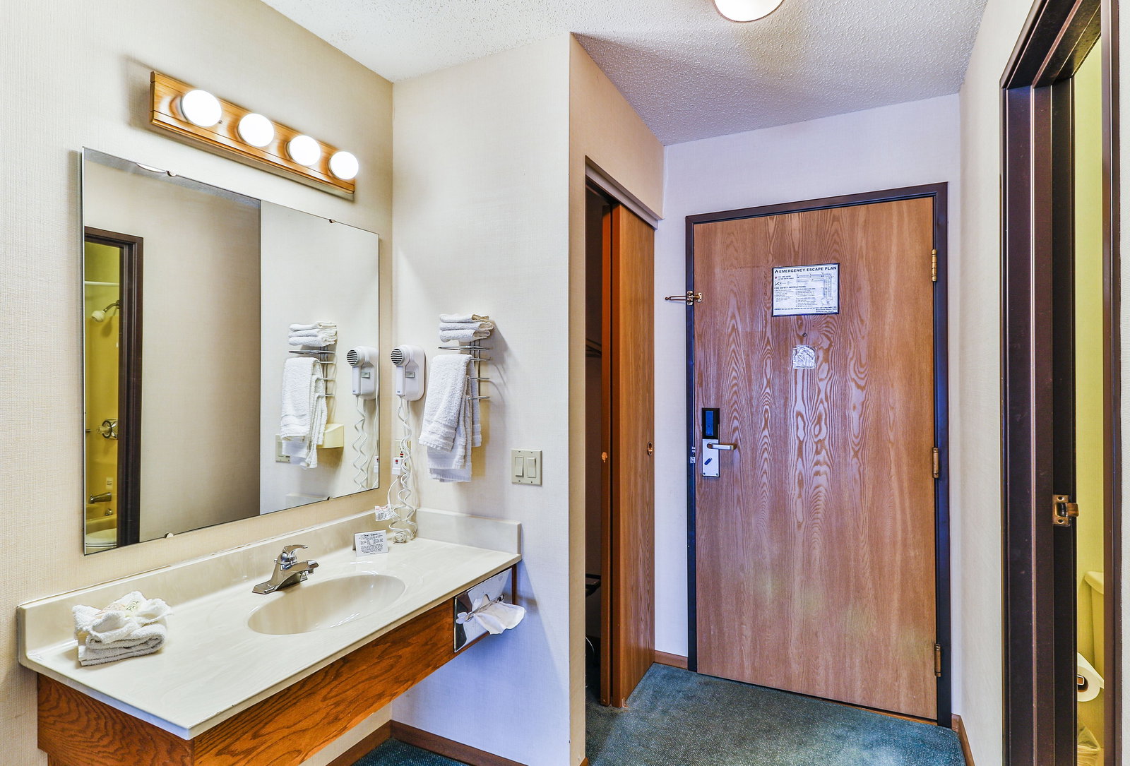 Polynesian Hotel & Waterpark Resort - thumb 9