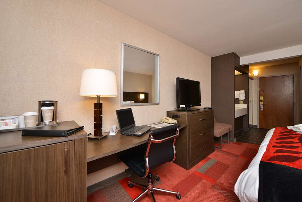 Radisson Hotel Madison - thumb 5