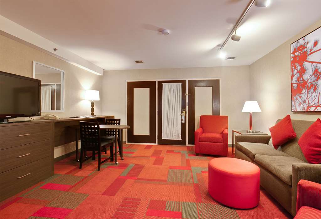 Radisson Hotel Madison - thumb 12