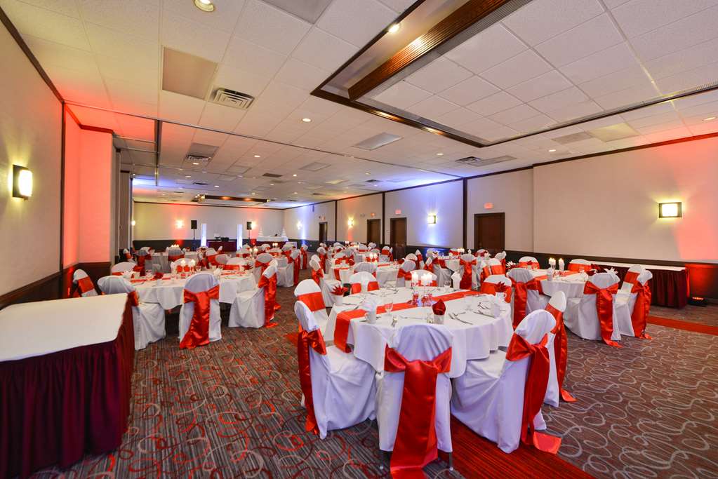 Radisson Hotel Madison - thumb 16