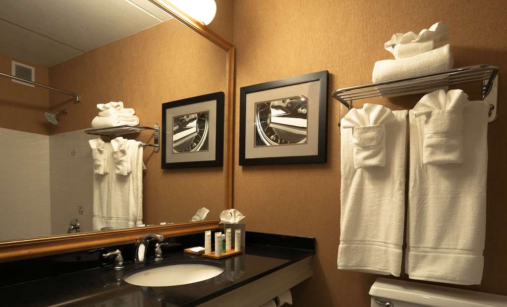 Radisson Hotel Milwaukee West - thumb 1