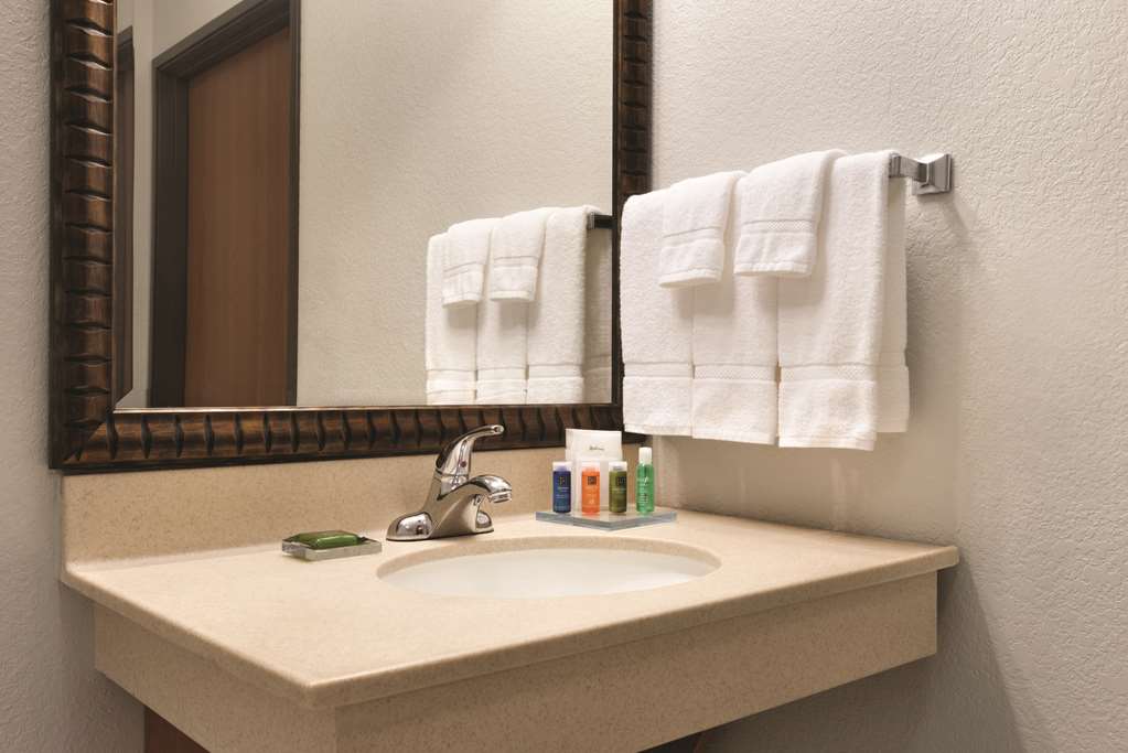 Radisson Hotel Ames Conf Ctr At ISU - thumb 7