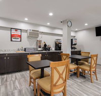 Econo Lodge Inn  Suites - Hotels Santiago