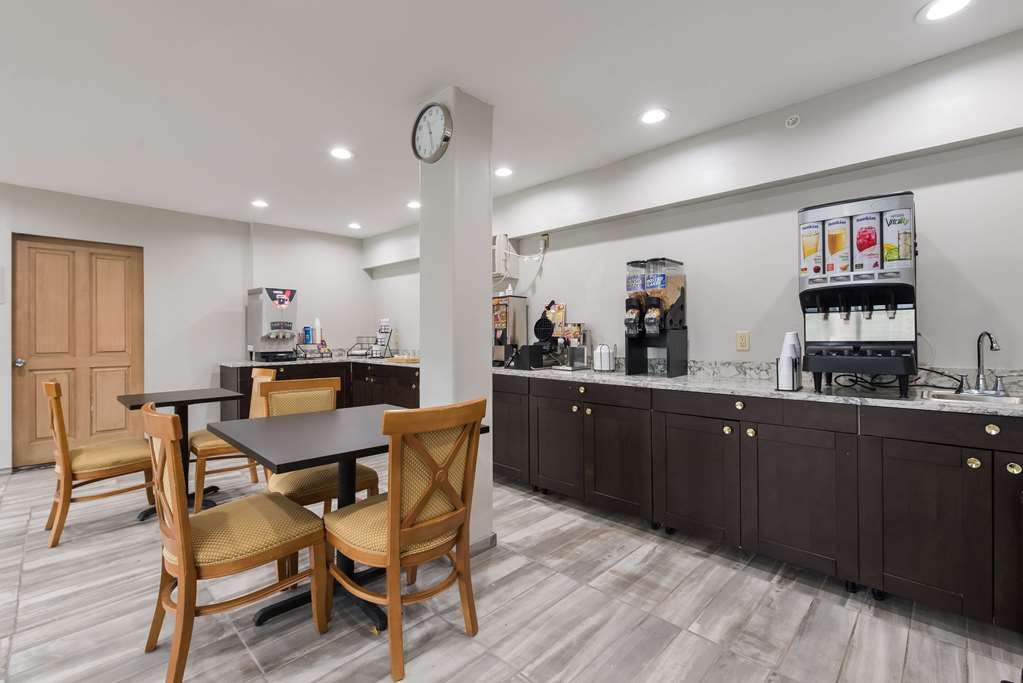 Econo Lodge Inn & Suites - thumb 1