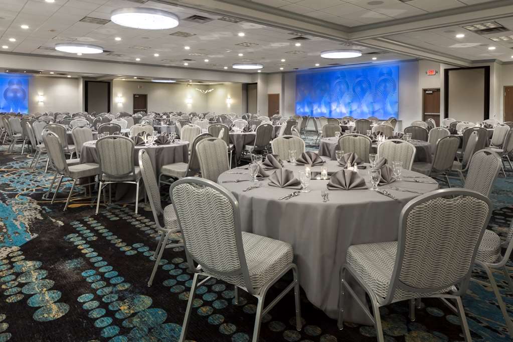 Radisson Hotel & Confence Center - thumb 16