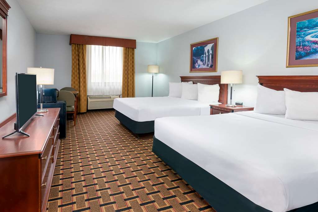 Ramada By Wyndham Indianapolis Speedway - thumb 2
